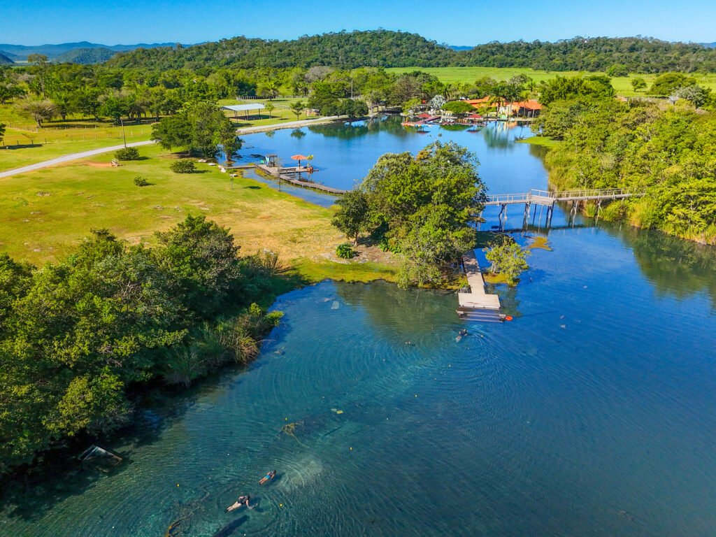 Rio da propriedade visto de cima.