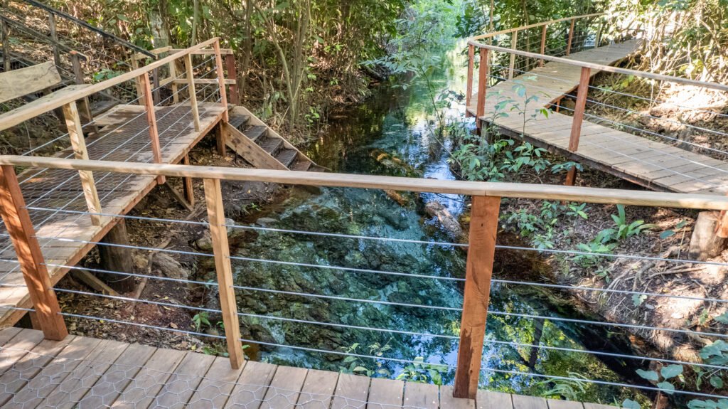 Escadaria para a nascente.