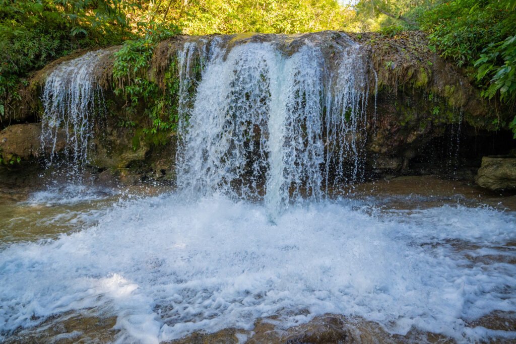Queda d'água em uma das cachoeiras da Ceita Corê.