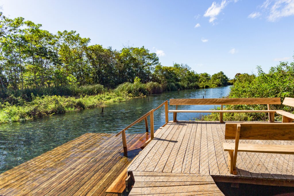 Deck para a flutuação.