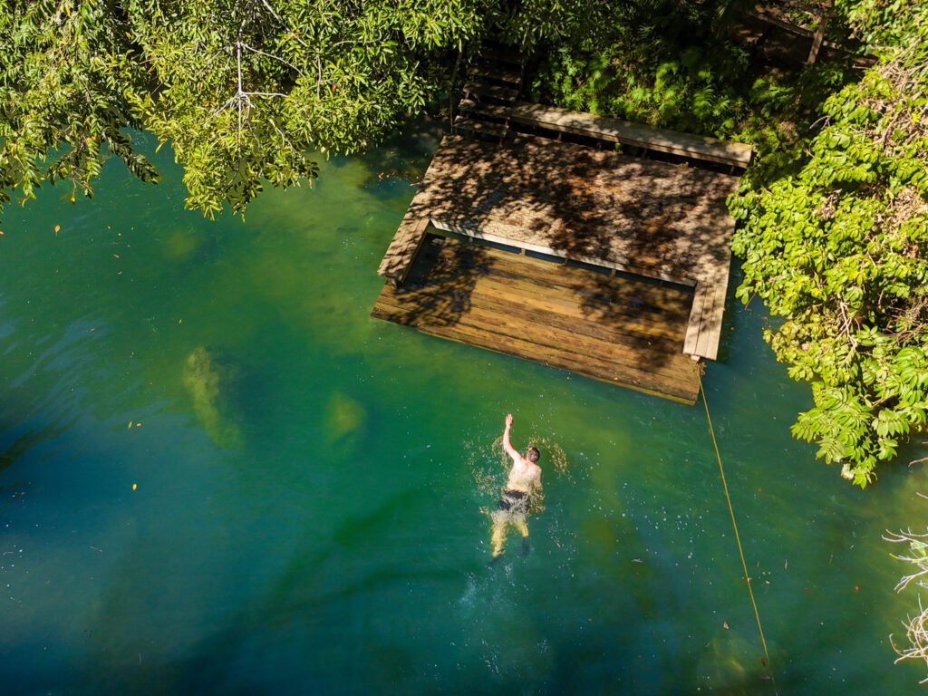 Quais passeios de cachoeira valem mais a pena em Bonito? 1 Nadar nas cachoeiras da Fazenda Ceita Corê.
