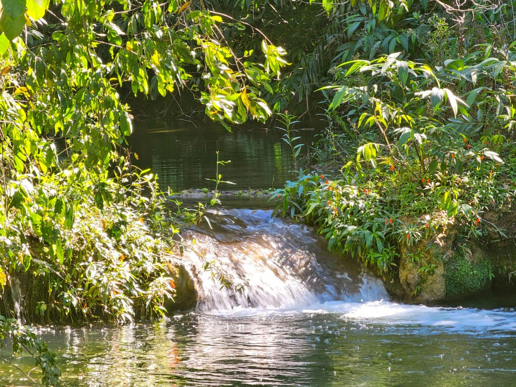 Cachoeira na propriedade Fazenda Ceita Corê.