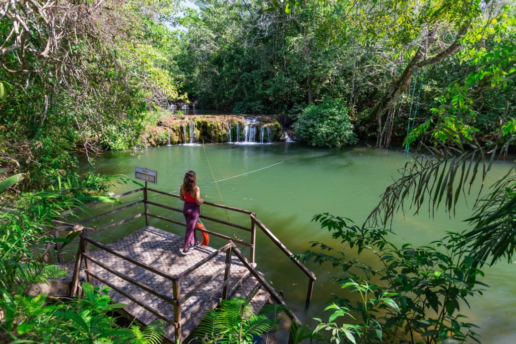 Contemplação da cachoeira.