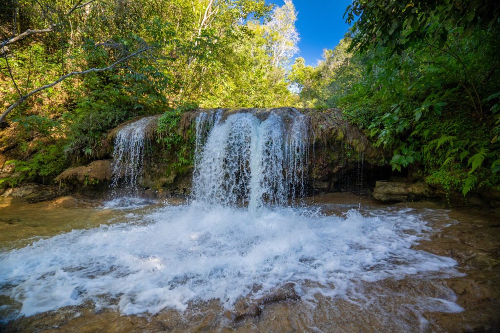 Uma das 6 cachoeiras para banho na Fazenda Ceita Corê.
