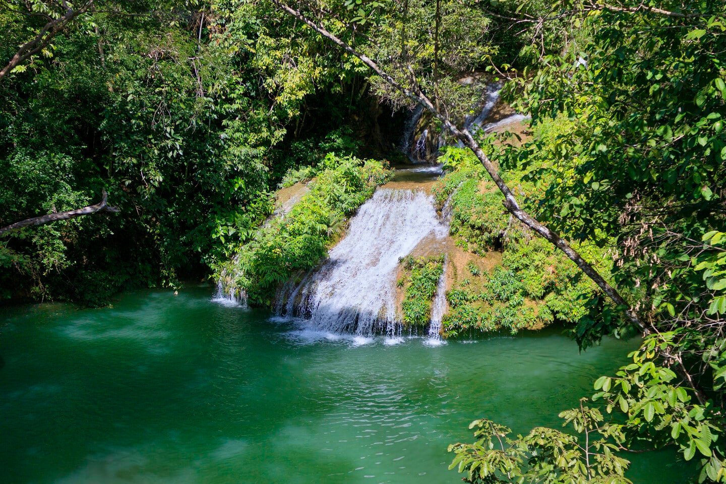 Cachoeira da Fazenda Ceita Corê. Passeios de Bonito agências: contrate a melhor experiência