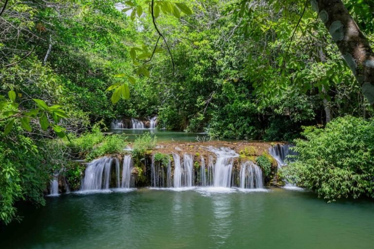 Cachoeiras da Fazenda Ceita Corê, visite e aproveite como economizar em Bonito sem deixar de se divertir.