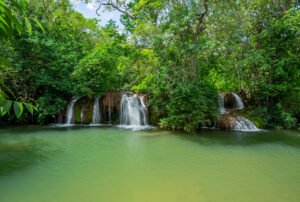 Cachoeira deslumbrante na melhor época para visitar Bonito na Fazenda Ceita Corê